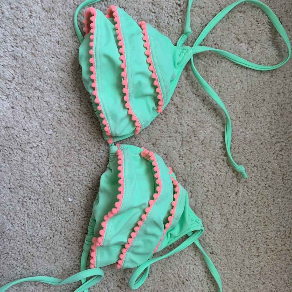Ruffle bikini - Picture 2 of 5